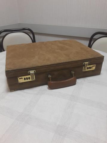 Aktetas beige nubuck  beschikbaar voor biedingen
