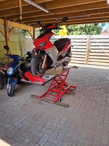 Scooter reparatie of onderhoud beschikbaar voor biedingen