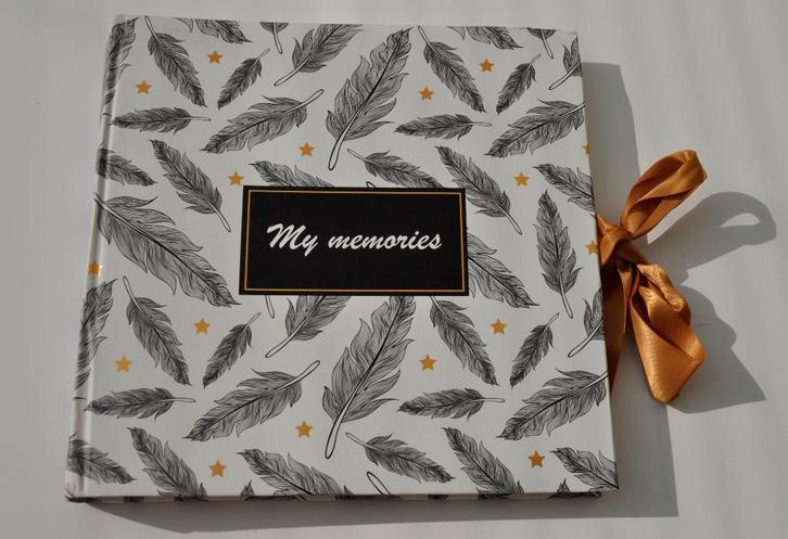 wit fotoboek met pluimenprint, Audio, Tv en Foto, Fotoalbums en Accessoires, Nieuw, Fotoalbum, Ophalen of Verzenden