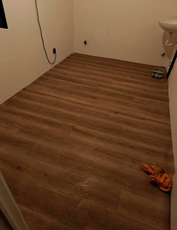 Pvc vloer houtmotief (8-9m2) beschikbaar voor biedingen
