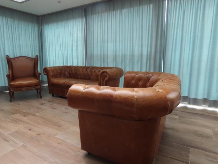 3zit+2zit+1zit bruinleren gestoffeerde salon Chesterfield, Huis en Inrichting, Zetels | Complete zithoeken, Gebruikt, Hout, Leer