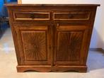 Commode en bois d’acacia massif avec ornements – bon état, Avec porte(s), Enlèvement, Utilisé, 50 à 100 cm
