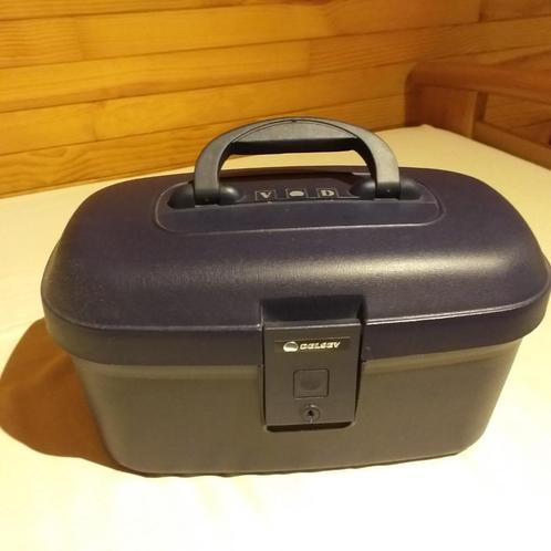DELSEY beautycase hardcase blauw, Handtassen en Accessoires, Beautycases, Zo goed als nieuw, Hardcase, Blauw, Met slot, Met spiegeltje(s)