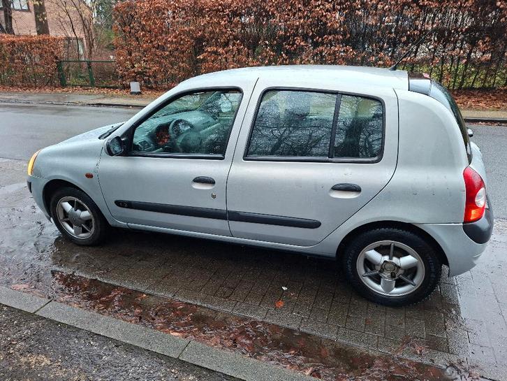 Climatisation Renault Clio 1.2i 169dkm homologuée à vendre, Autos, Renault, Particulier, Clio, ABS, Phares directionnels, Airbags