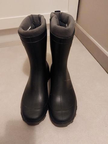 Warme rubberlaarzen beschikbaar voor biedingen