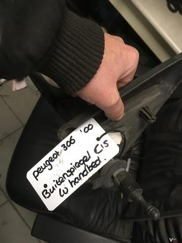 Peugeot 306 2000 spiegel links handbediend beschikbaar voor biedingen