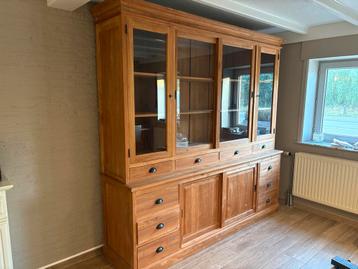 Te koop: grote vitrinekast in teak beschikbaar voor biedingen