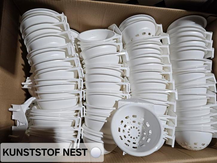 Kunststof nest wit met haken - Winkel en Webshop - Bestel On, Dieren en Toebehoren, Overige Dieren-accessoires, Ophalen