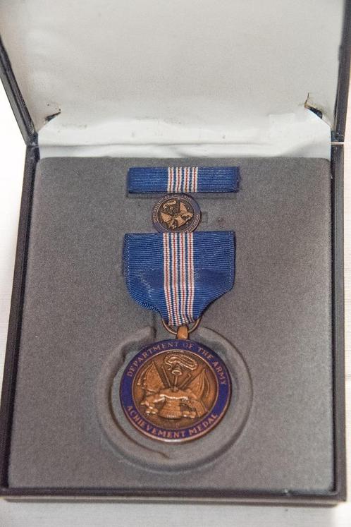 Médaille US Department of the Army Civilian Service Achievem, Collections, Objets militaires | Général, Enlèvement ou Envoi