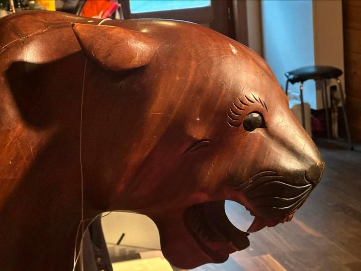 Tijger op ware grootte uit teakhout.. 85 kg, Antiek en Kunst, Kunst | Beelden en Houtsnijwerken, Ophalen