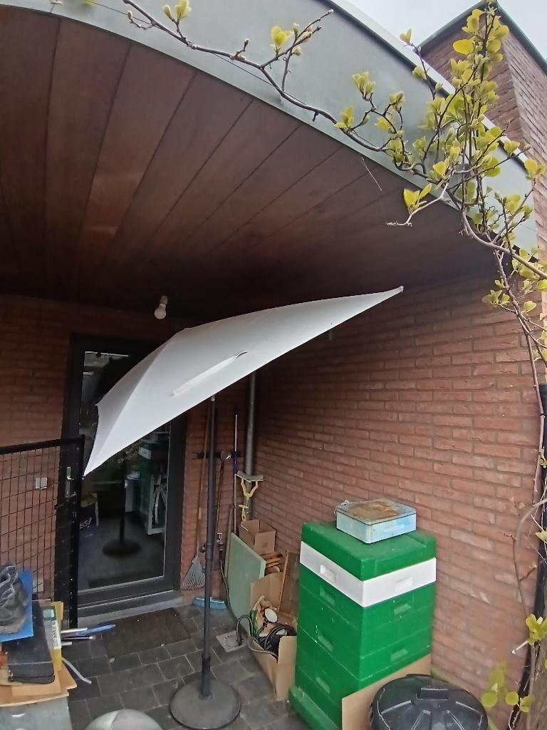 Tuin parasol met voet, Ophalen, Zo goed als nieuw