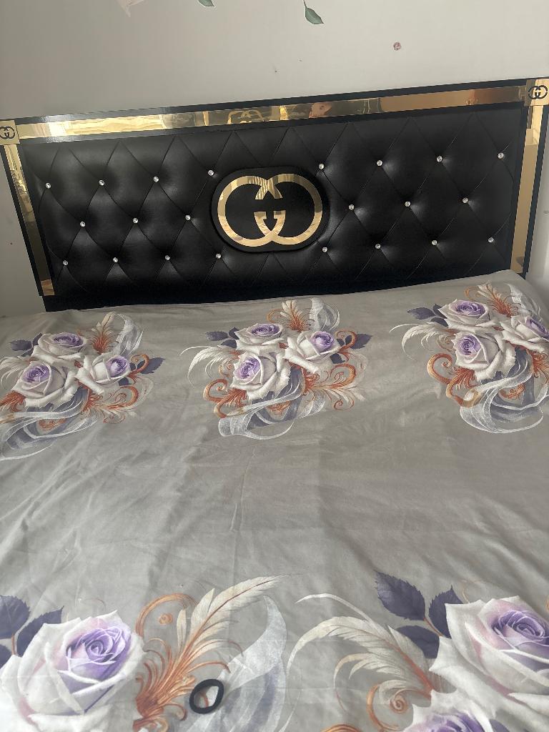 Bed+klerenkast+ 2 nachtkastjes +commode, Huis en Inrichting, Ophalen, Zwart, Tweepersoons, Zo goed als nieuw