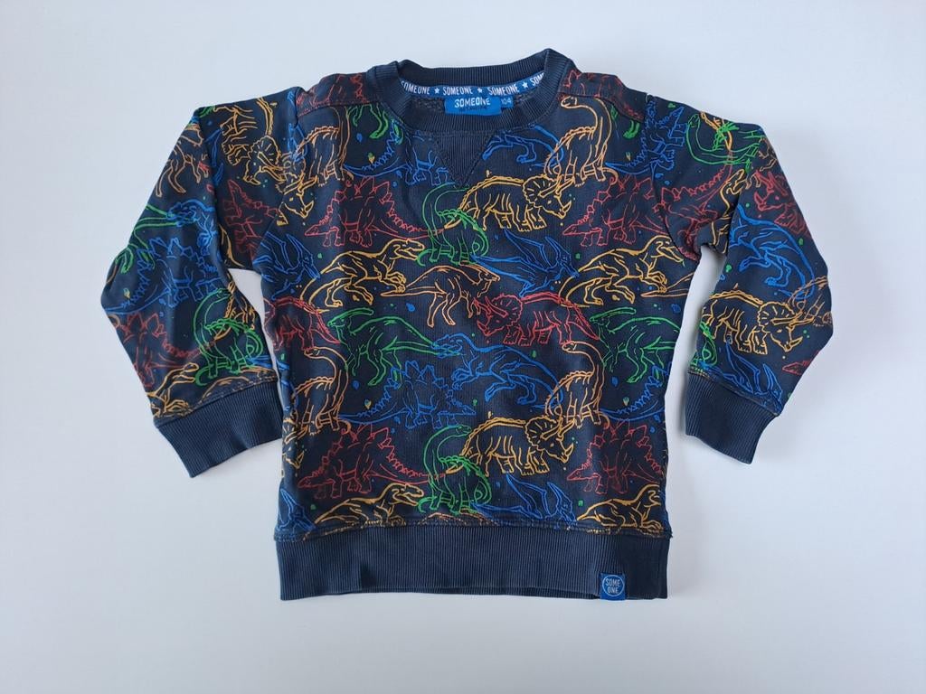 Mt 104 Donkerblauwe sweater met veelkleurige dino's, Kinderen en Baby's, Trui of Vest, Ophalen of Verzenden, Zo goed als nieuw
