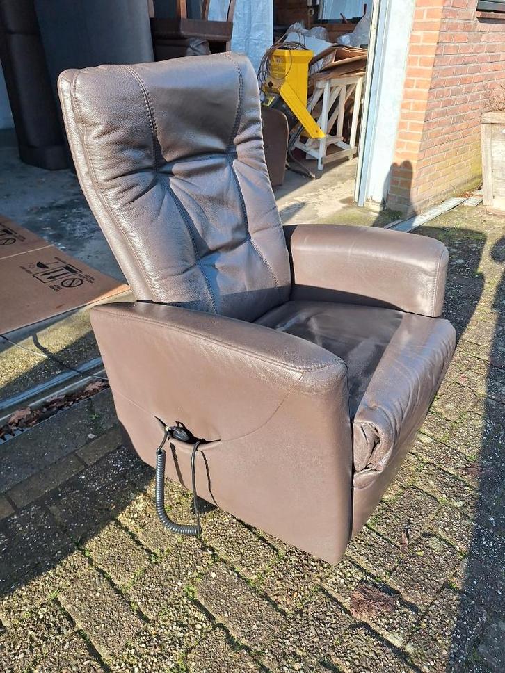 Fauteuil en cuir électrique marron de Himolla, debout, cassé, Maison & Meubles, Canapés | Repose-pieds & Poufs, Utilisé, 50 à 75 cm