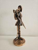 Yves Lohé bronzen beeld
Gesigneerd
33cm hoog
11cm breedte, Ophalen