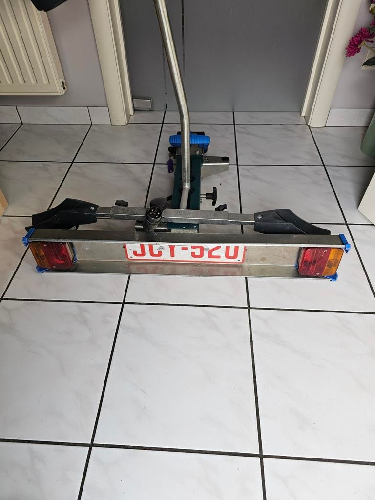 Fietsendrager stevig met verlichting, Ophalen, Gebruikt, Trekhaakdrager