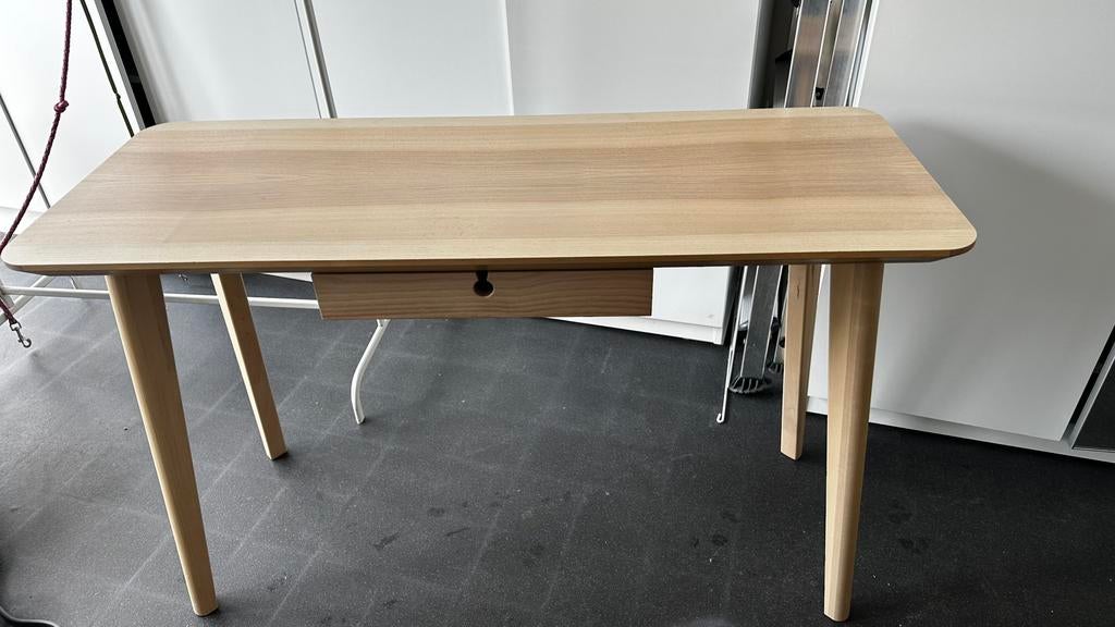 Laptop tafel , kleine bureau ikea, Huis en Inrichting, Ophalen, Zo goed als nieuw, IKEA
