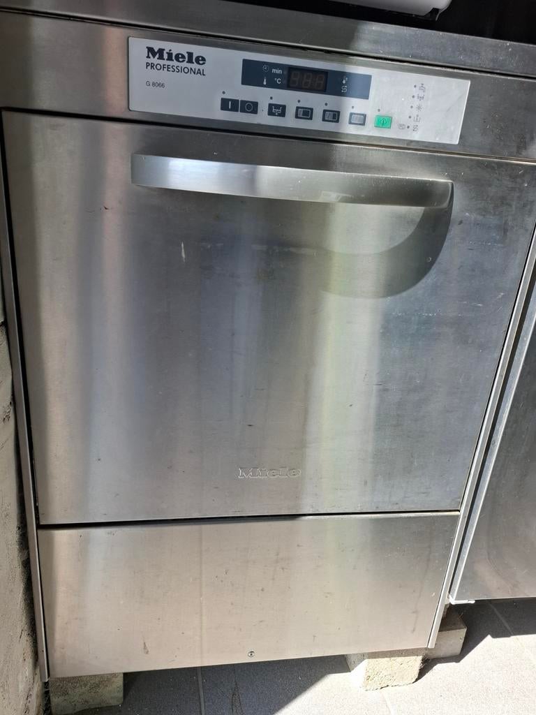 Lave-vaisselle professionnel Miele, Enlèvement