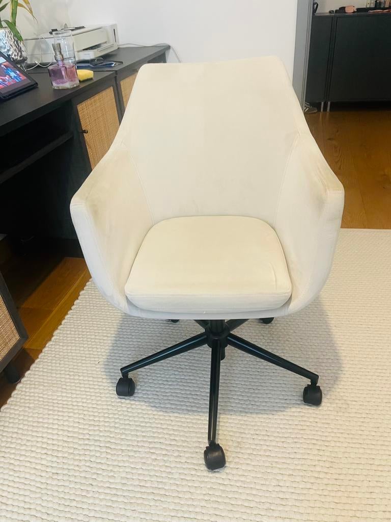 stoelen en bureaus, Huis en Inrichting, Bureaustoelen, Ophalen, Zo goed als nieuw