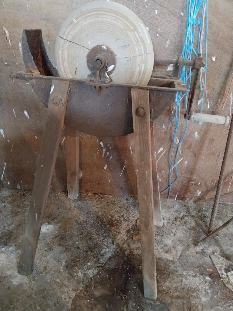 Pierre à aiguiser : aiguiser les couteaux, Enlèvement