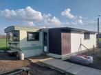 Caravan  met bijgebouw