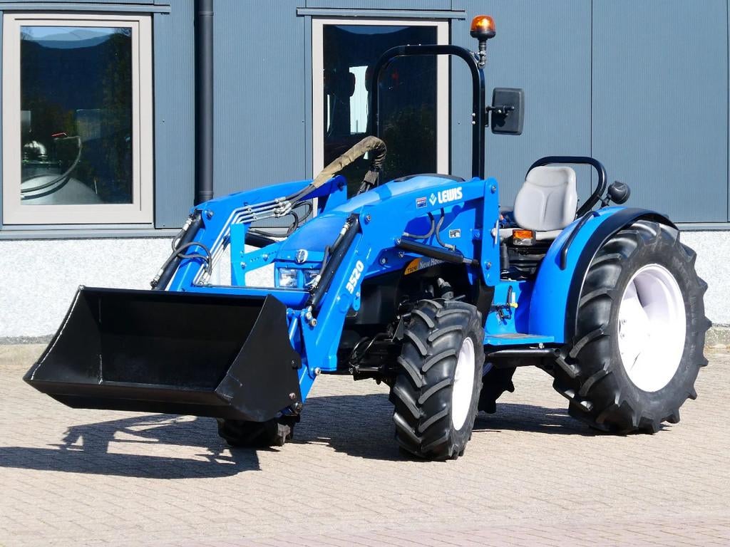 New Holland T3010 4wd / 00801 Draaiuren / Voorlader, Articles professionnels, Agriculture | Tracteurs, De Maalstroom 3
8255 RN  Swifterbant