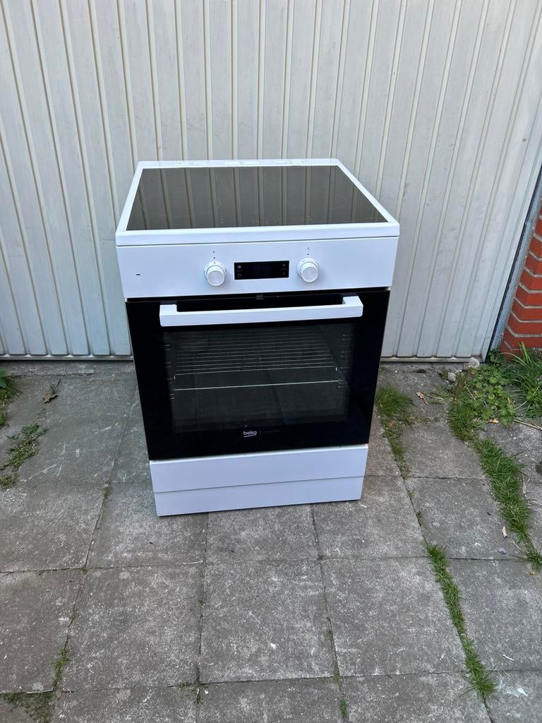Gasfornuis Volledig Elektrische/ Keramische Kookplaat - Beko, Elektronische apparatuur, Fornuizen, Ophalen, Warmhoudplaat, Keramisch