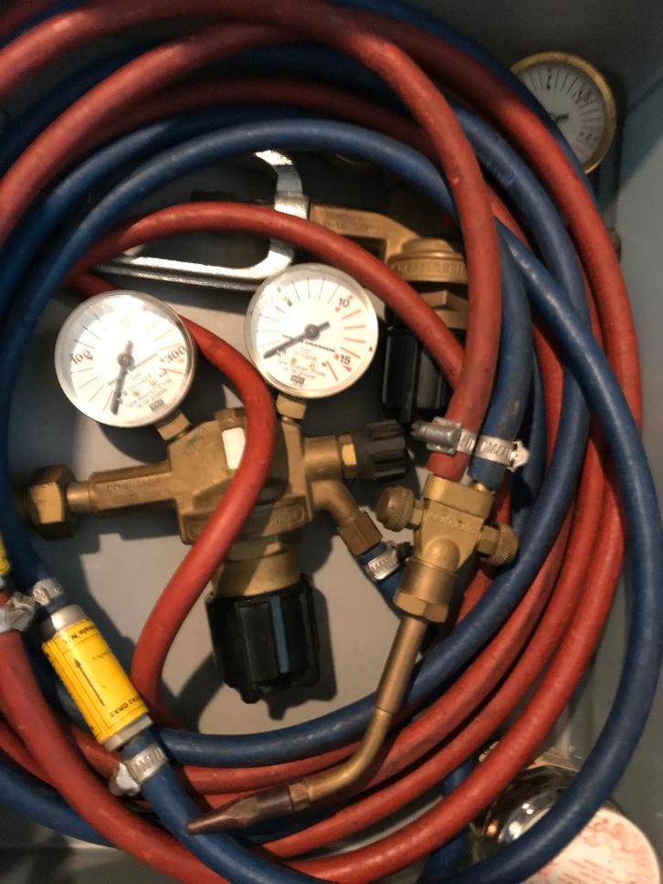 UN POSTE POUR SOUDAGE  SANS LES DEUX BOUTEILLES, Articles professionnels, Machines & Construction | Technique de soudage, Enlèvement