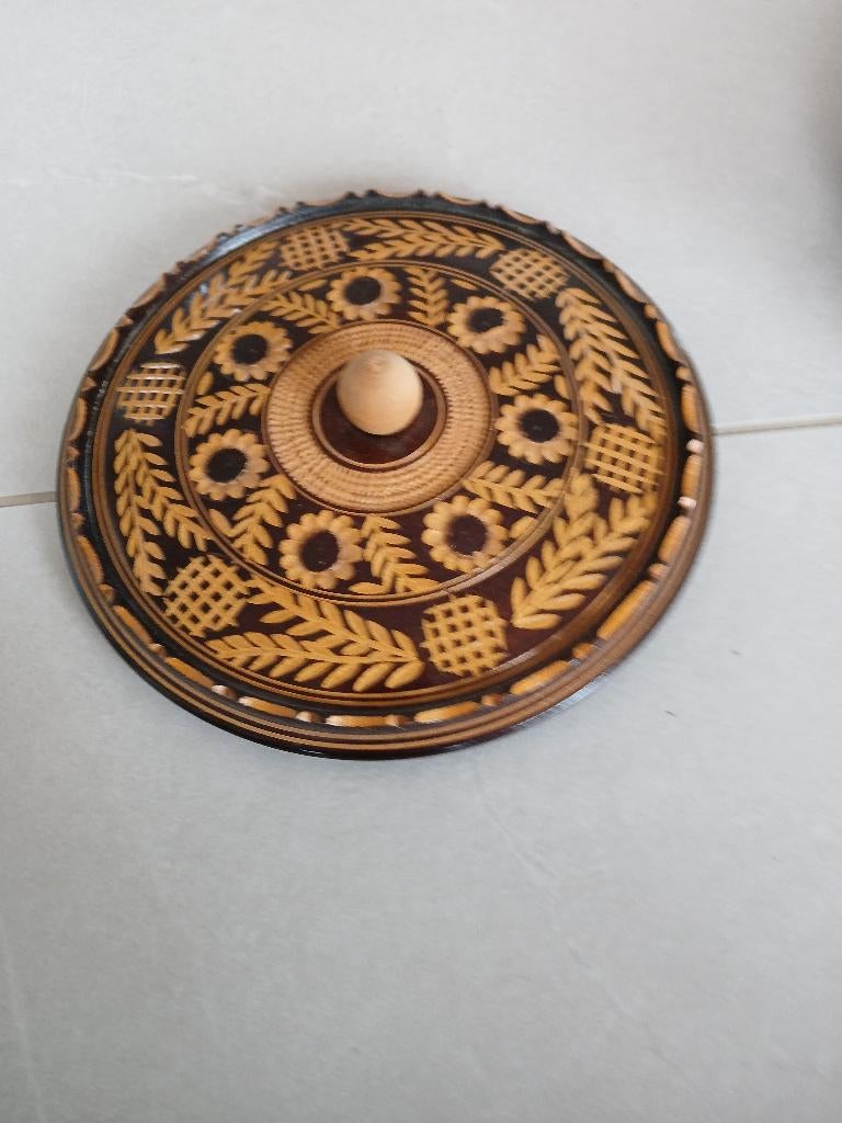 handgesneden houtenkom met deksel, Antiek en Kunst, Kunst | Beelden en Houtsnijwerken, Ophalen, Houtsnijwerk, Minder dan 20 cm