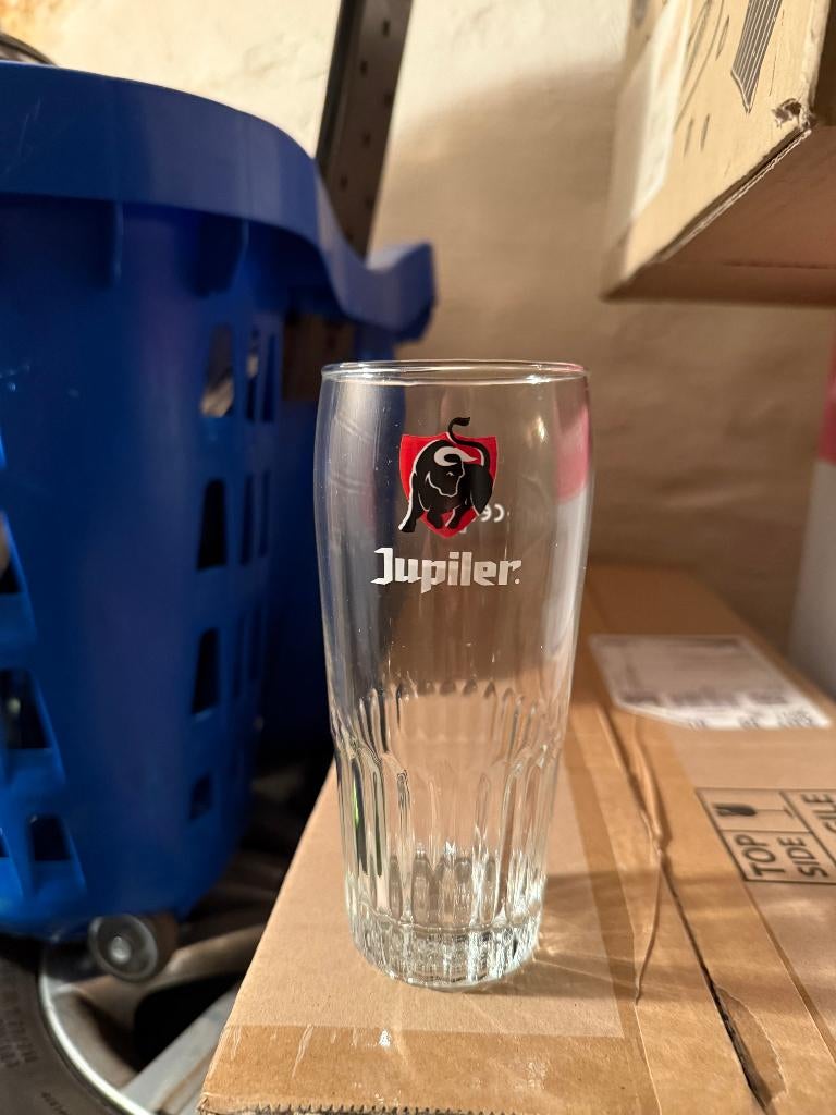 20 Jupiler bierglazen 30cl, Ophalen of Verzenden, Zo goed als nieuw, Bierglas
