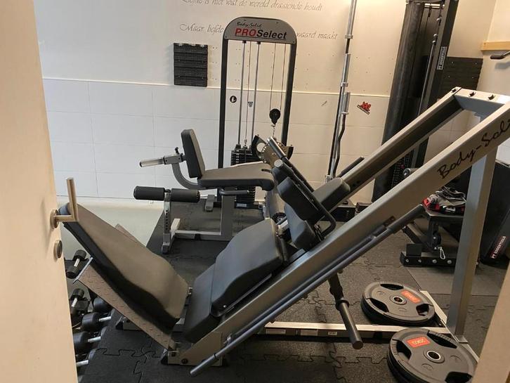 Body Solid leg press & hack squat GLPH 1100 -25S, Sports & Fitness, Appareils de fitness, Comme neuf, Centrale électrique, Jambes