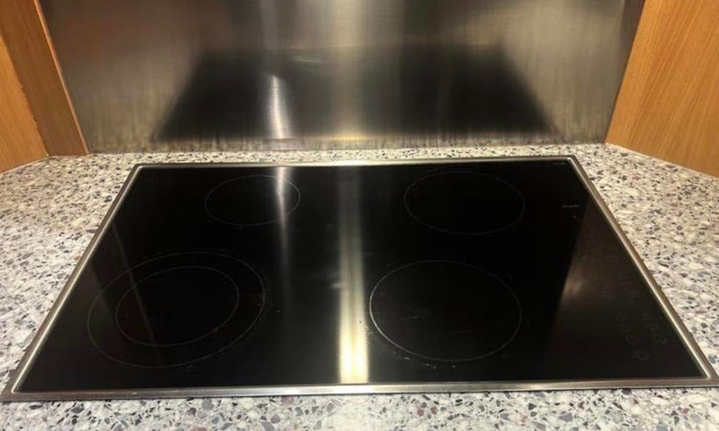 Table de cuisson vitrocéramique ATAG, Electroménager, 4 zones de cuisson, Enlèvement, Utilisé, Encastré