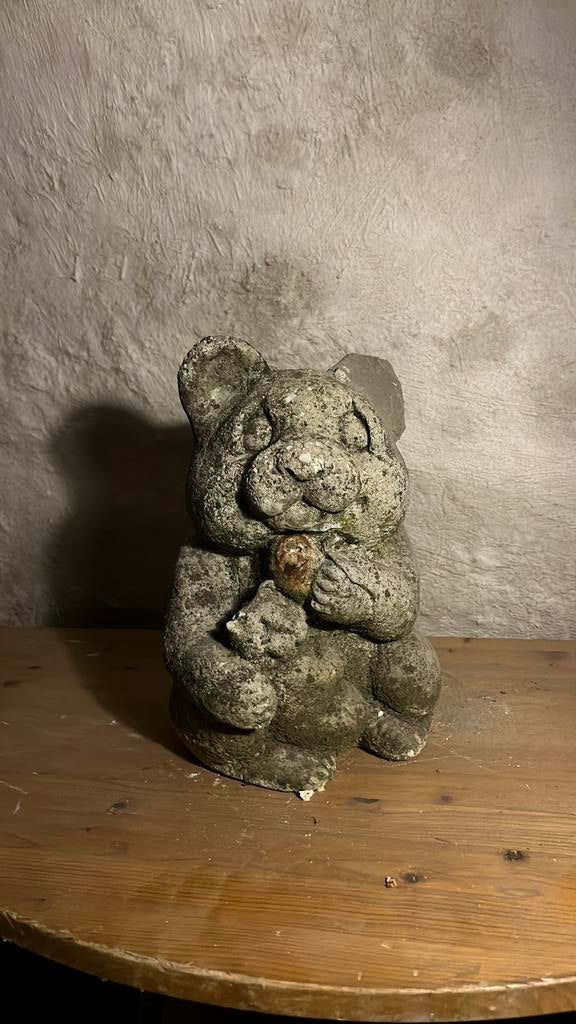 Betonnen mama beer voor in de tuin, mooi verweerde beton, Enlèvement, Utilisé