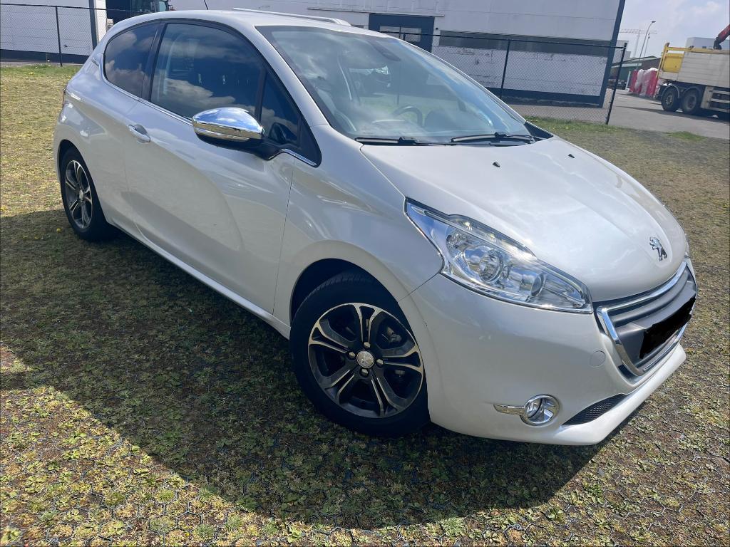 Mooie peugeot 208 Gt line (eerste eigenaar) NIEUWE STAAT, Voorwielaandrijving, Euro 5, Zwart, Leder en Stof