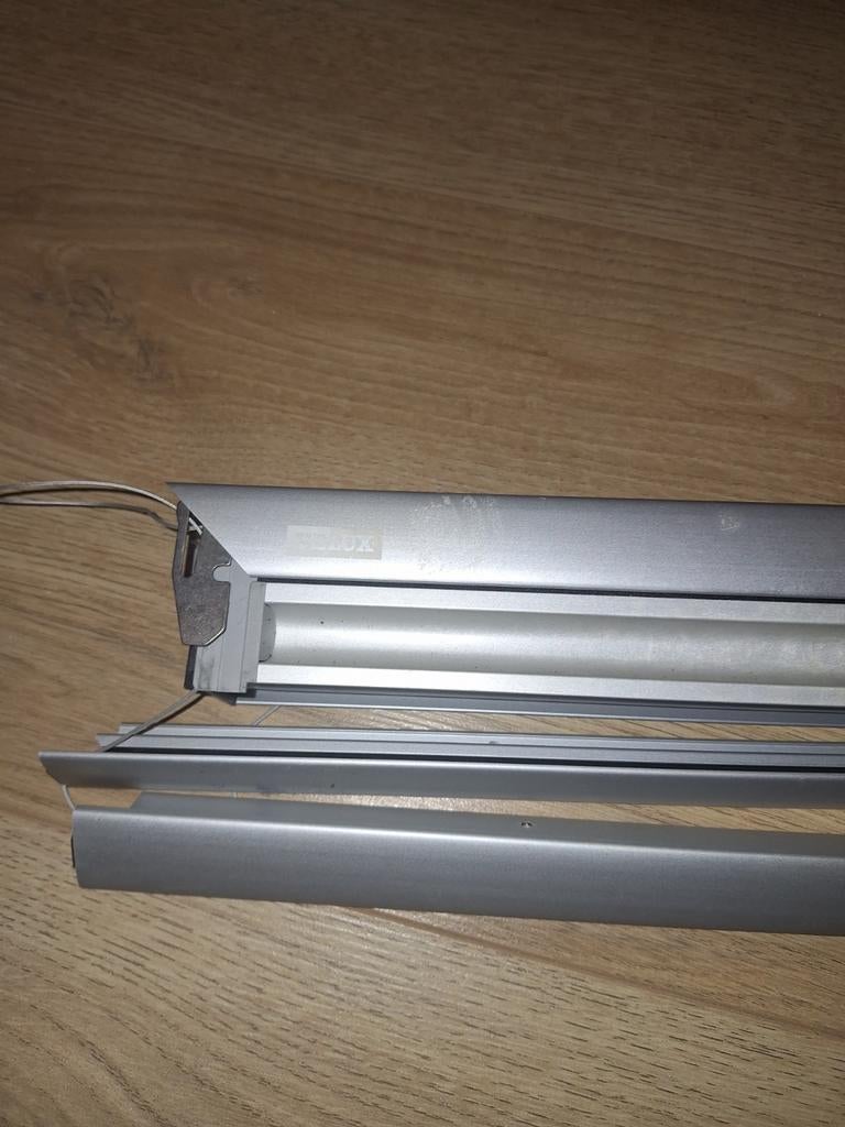 Velux rolgordijn zwart, Ophalen