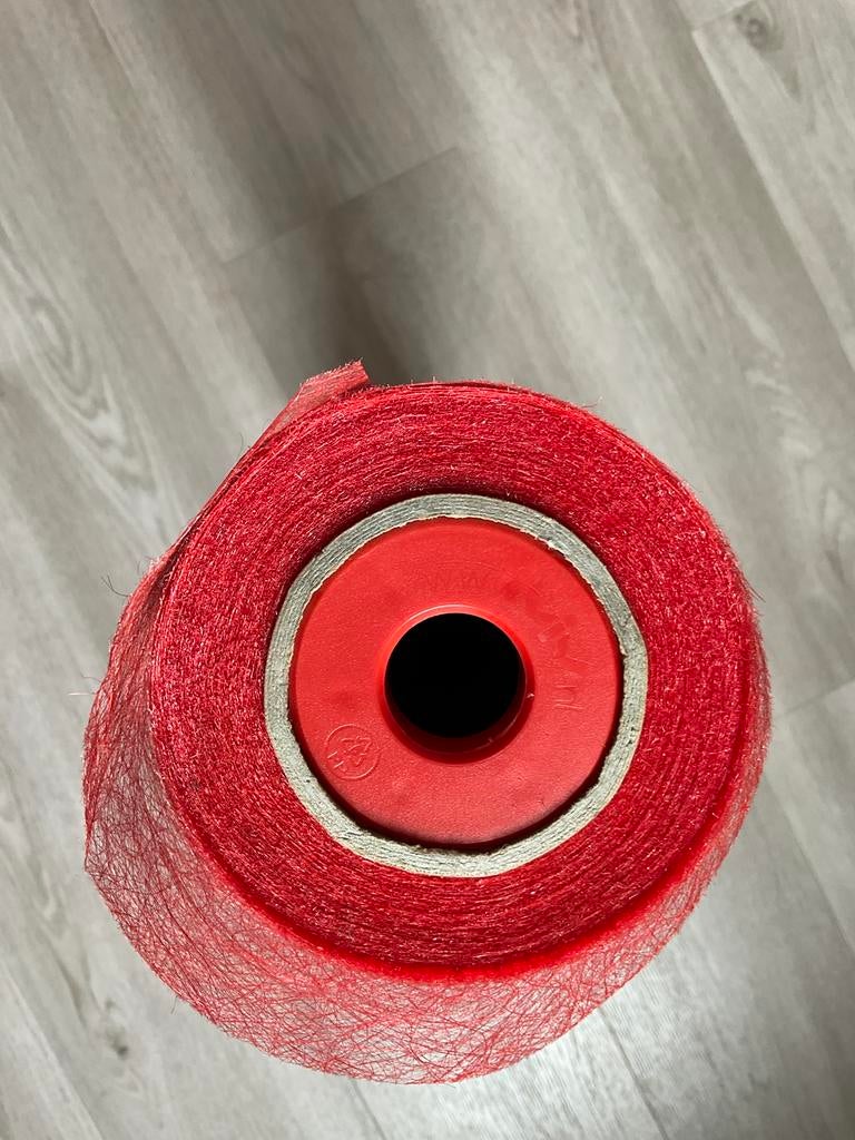 Un rouleau de matériau d'emballage rouge, Divers, Emballage cadeau, Enlèvement ou Envoi, Neuf