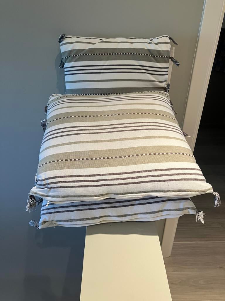 3 kussens, Huis en Inrichting, Woonaccessoires | Kussens, Ophalen of Verzenden, Zo goed als nieuw