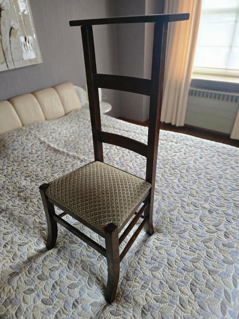 Oude kerkstoel met stoffen zit, Antiek en Kunst, Antiek | Religieuze voorwerpen, Ophalen