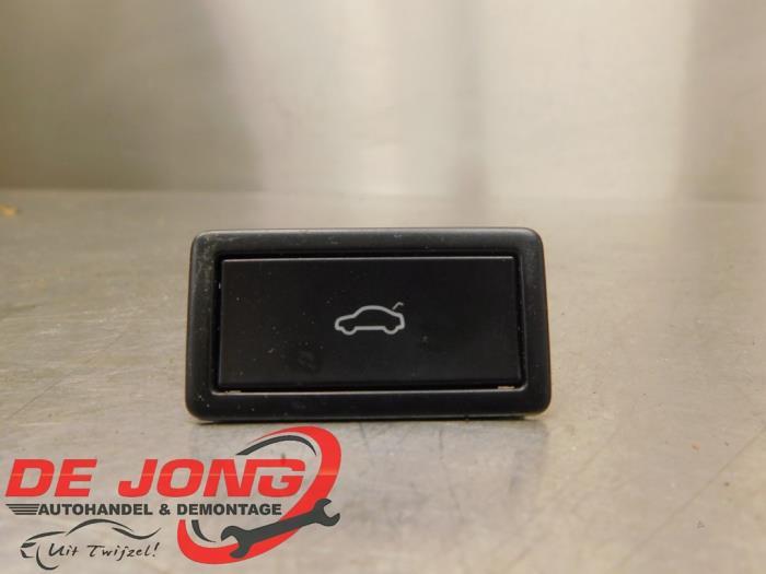 Schakelaar achterklep van een Volkswagen Passat, Gebruikt, -, Volkswagen, -