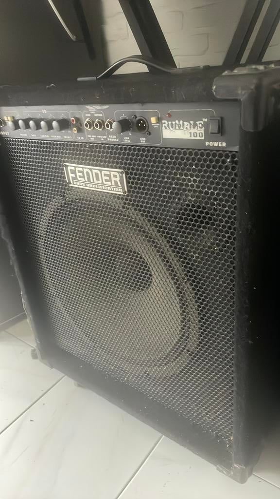Fender Rumble 100 basversterker, Ophalen, Zo goed als nieuw