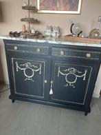 Armoires noires aux accents dorés, dessus en marbre, Enlèvement