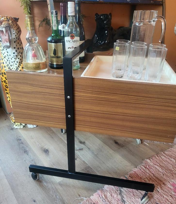 Serveerwagen, ontworpen door Pierre Guariche / Meurop, 1960., Antiek en Kunst, Curiosa en Brocante, Ophalen