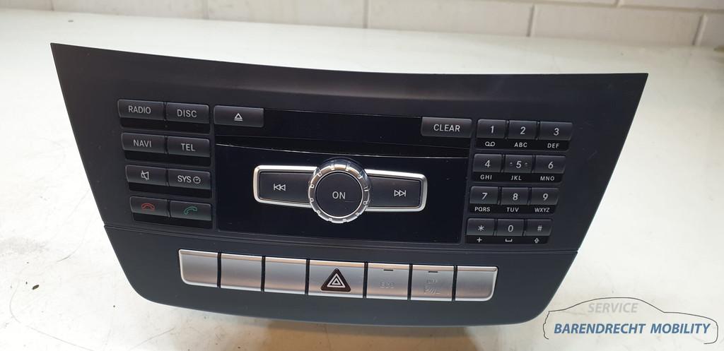 Navigatie module Mercedes W204 C Klasse A2049005410 multimed, Auto-onderdelen, Dashboard en Schakelaars, Mercedes-Benz, Gebruikt