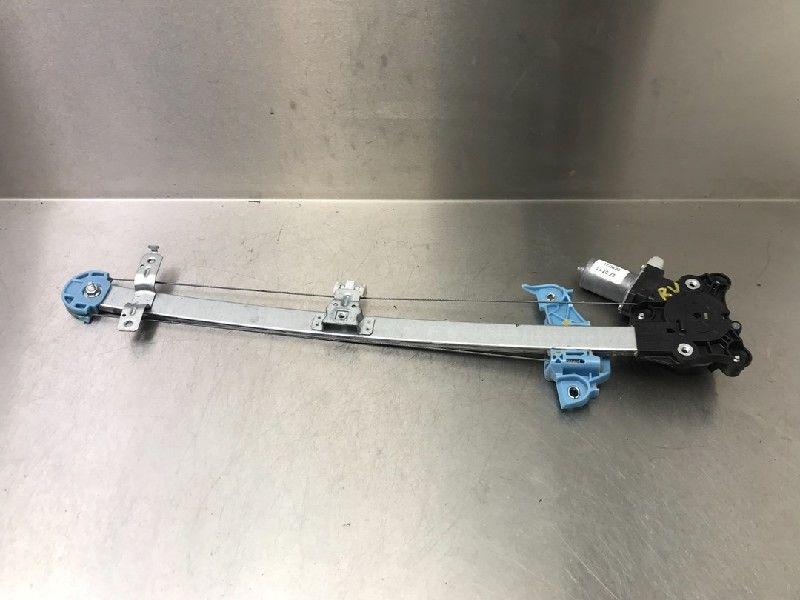 VITRE MECANISME AVANT DROIT Suzuki Swift (ZC / ZD), Utilisé, Suzuki