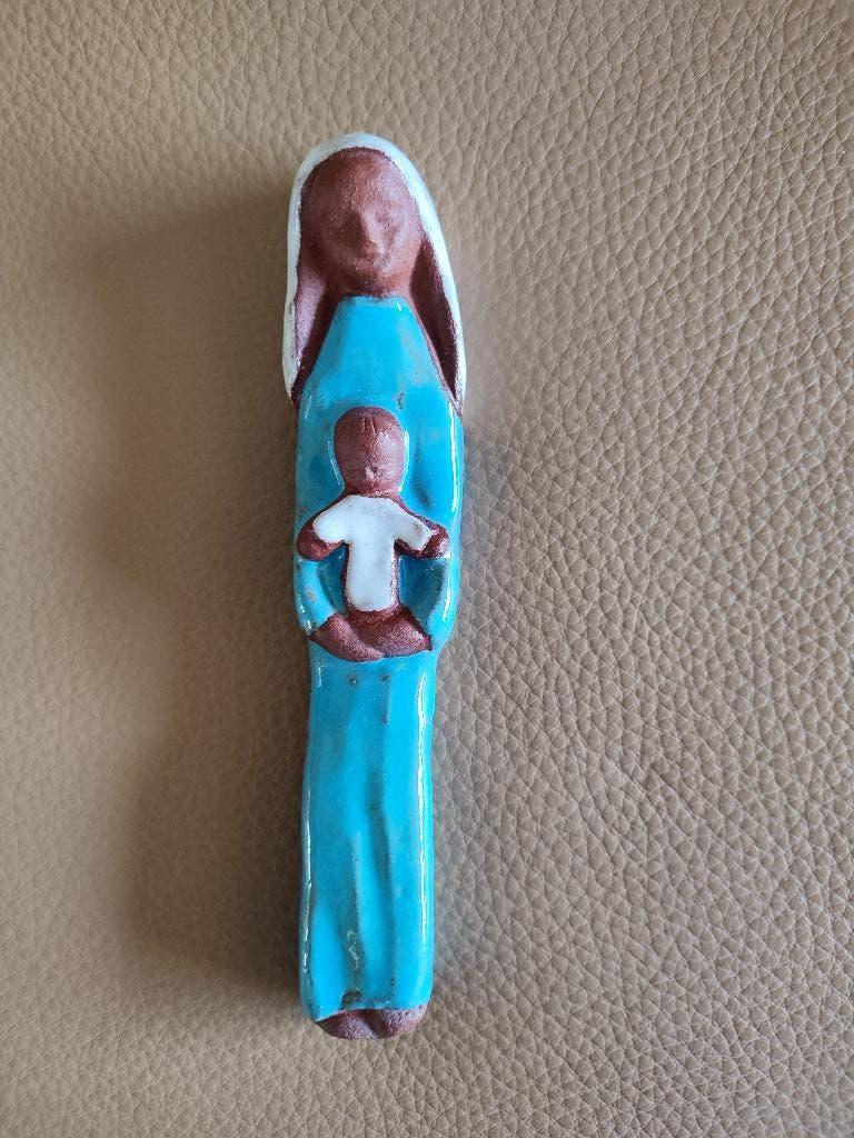 Céramique murale. Vierge à l'enfant. Bénédictines, Quevy, Antiquités & Art, Antiquités | Objets religieux, Enlèvement ou Envoi