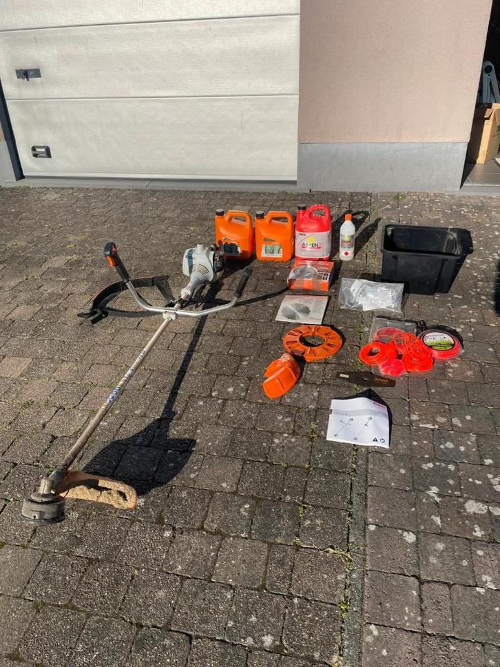 Débroussailleuse/tondeuse à arêtes STIHL FS 55, Jardin & Terrasse, Débroussailleuses, Utilisé, Essence, Enlèvement