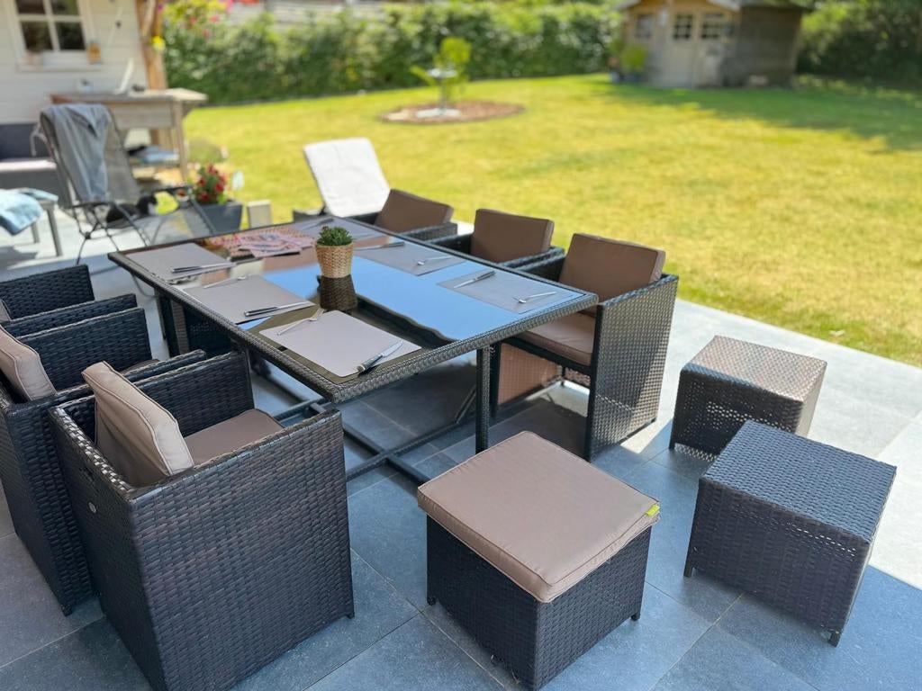 Table avec verre, 6 fauteuils+ coussins+4poufs et coussins, Ophalen, Kunststof, Meer dan 8 zitplaatsen, Zo goed als nieuw