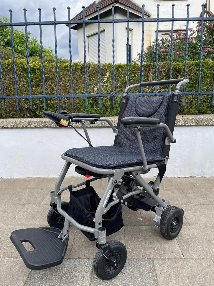 Chaise roulante électrique pliable - Invacare Kompas, Divers, Chaises roulantes, Comme neuf, Pliant, Enlèvement ou Envoi