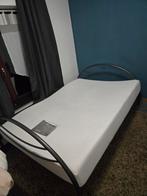 Lit + matelas 140x200, sans cadre de lit., Maison & Meubles, Chambre à coucher | Lits, Enlèvement ou Envoi