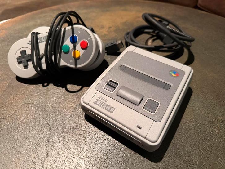 Super Nintendo, Games en Spelcomputers, Spelcomputers | Nintendo Super NES, Refurbished, Met 2 controllers, Ophalen
